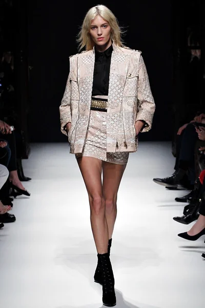 Look 17
